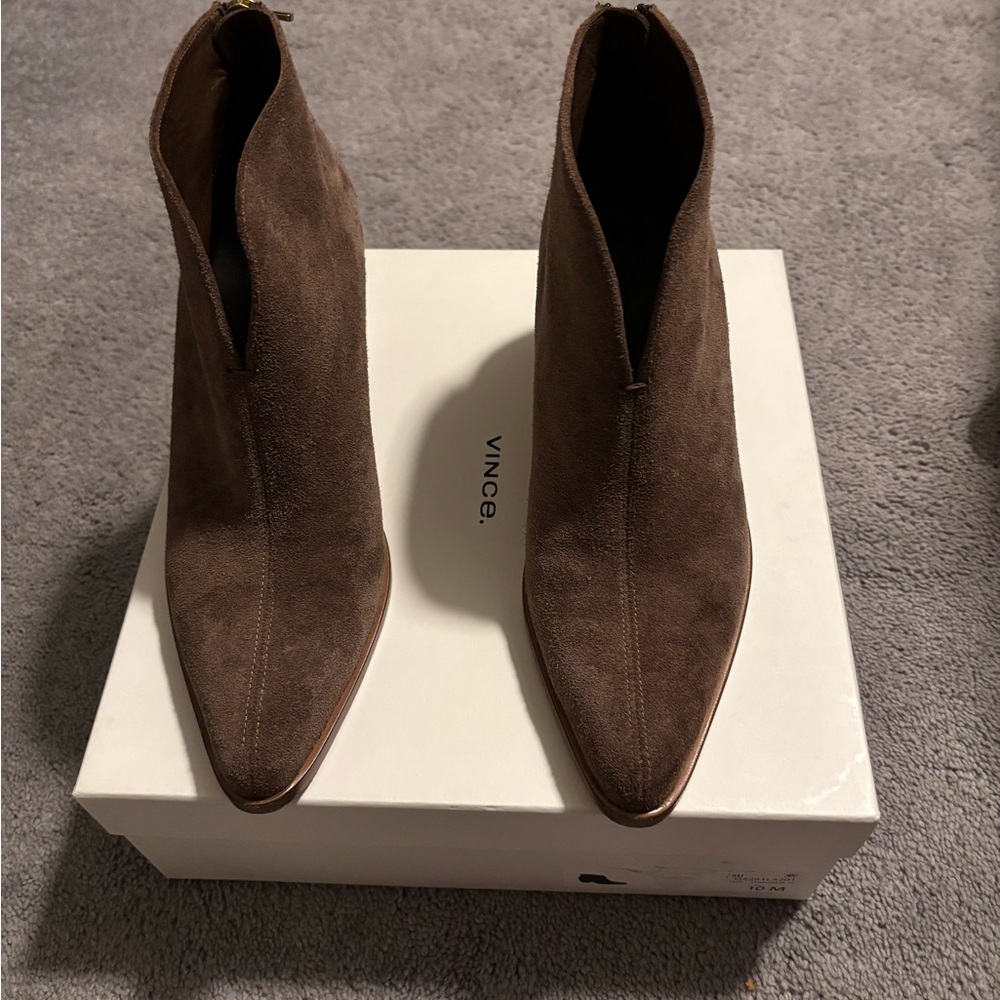 Women’s size 10 Vince booties